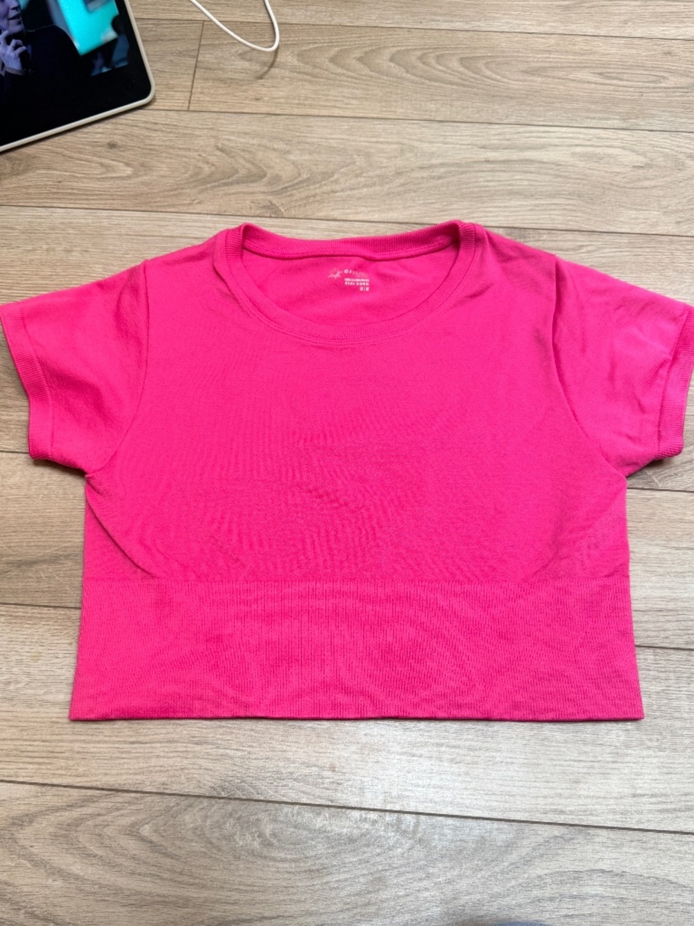 OFFLINE by Aerie seamless cropped top in a vibrant hot pink Size M